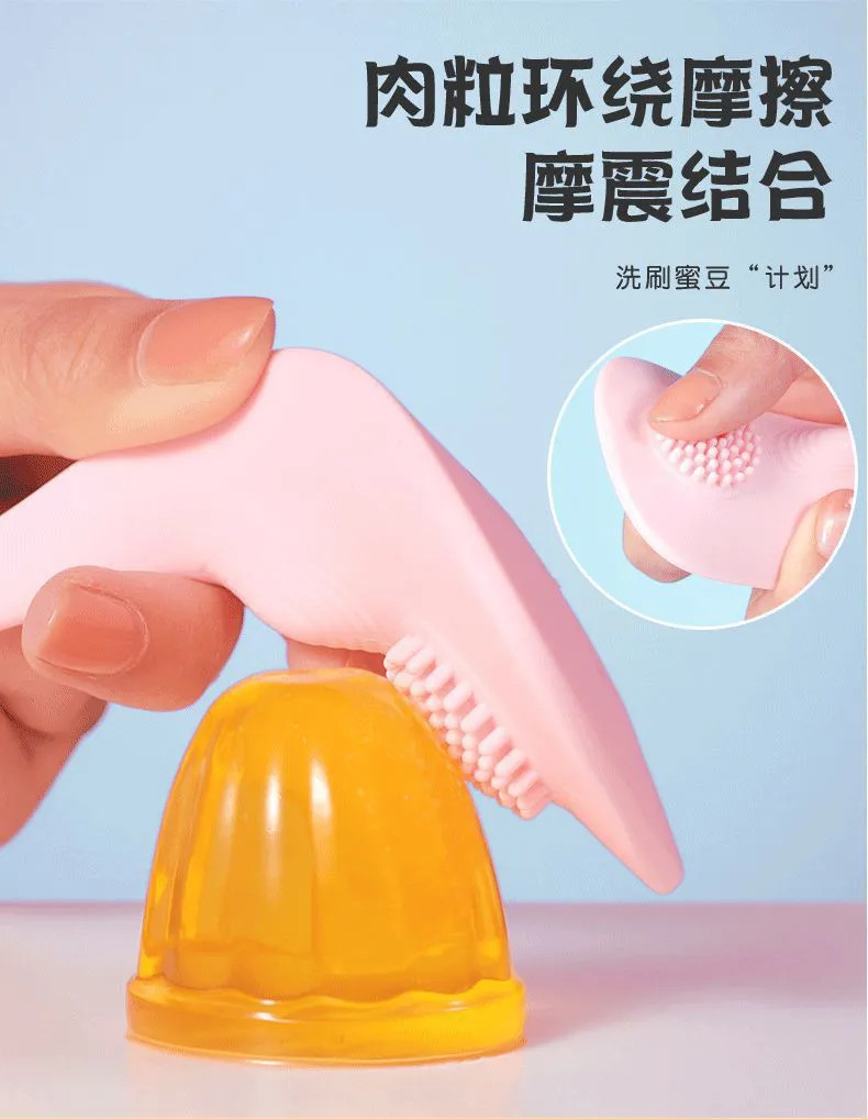 Đối với các cặp đôi đang yêu, Quần Lót Rung 10 Cấp – Quần Lót Rung một gói quà thực sự quyến rũ. Bởi vì chỉ với một nút bấm, một cô gái sẽ trải nghiệm cảm giác sung sướng tột độ mà không ai khác có thể nhìn thấy được. Đồ chơi tình dục thân mật rung có dây c điều khiển từ xa và 10 chế độ khác nhau đang là món hàng hot mà nhiều cặp đôi muốn thử nơi công cộng. Phụ nữ chỉ cần ăn mặc lịch sự và mặc đồ lót bình thường là có thể tận hưởng khoái cảm mọi lúc mọi nơi. Sản phẩm này đến từ đâu? Ưu điểm là gì và mua sản phẩm chính gốc ở đâu? Mọi người sẽ có câu trả lời chi tiết trong bài viết sau đây! Dream Horse Lover là một trong những sản phẩm chủ đạo của thương hiệu Pretty Love nổi tiếng. Mẫu đồ chơi tình dục này có thiết kế rung thông minh với điều khiển từ xa nhạy bén nên các cặp đôi có thể mang đi bất cứ đâu nơi công cộng mà không bị phát hiện.